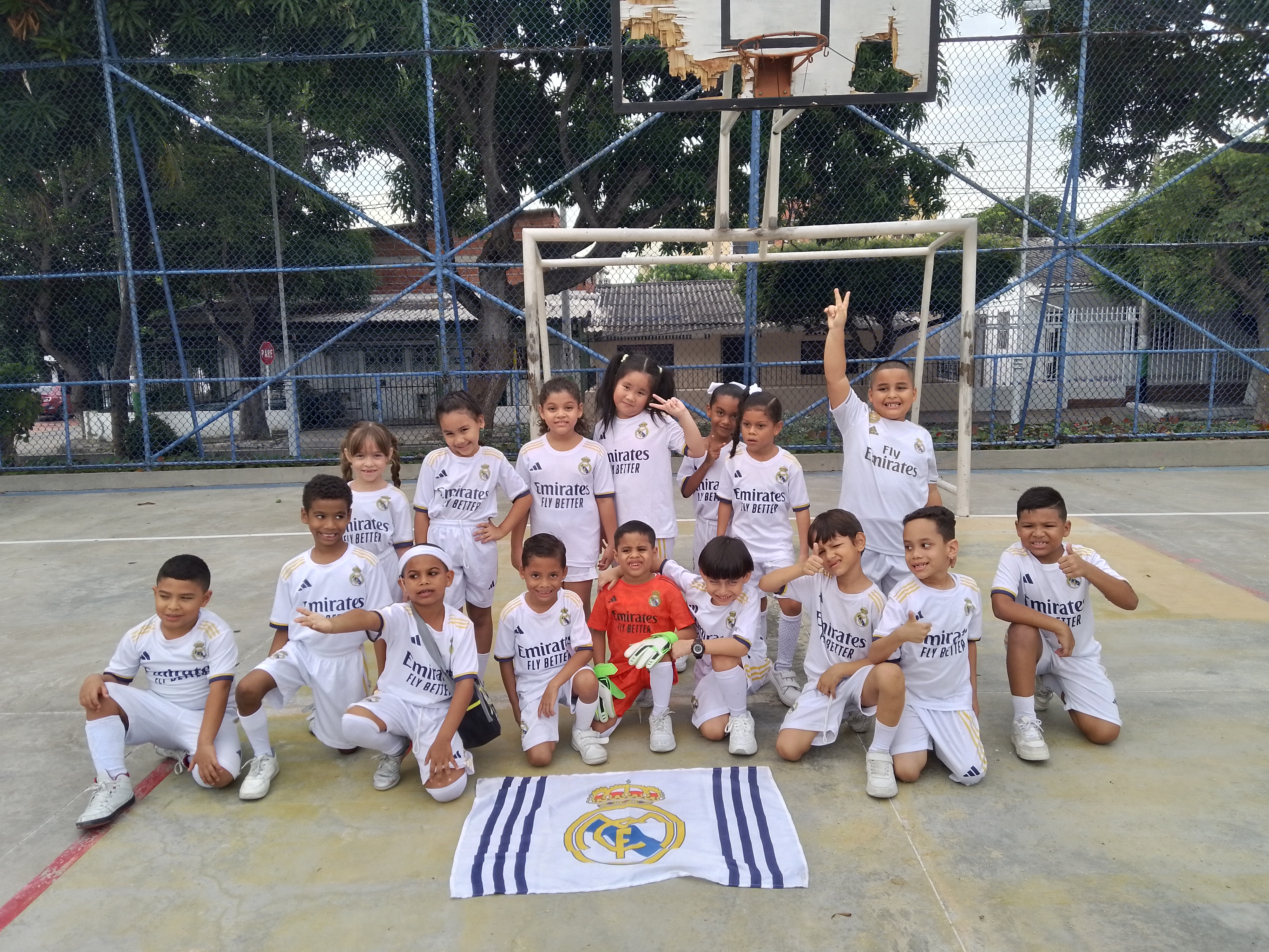 Comunidad escolar del Gimnasio Ángeles del Saber